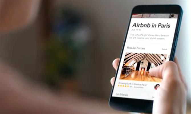 Airbnb é um dos exemplos do estudo de empresas que oferecem experiências do destino junto de seus serviços