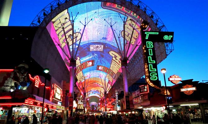 O Fremont Street Experience é peça-chave na estratégia de revitalização do centro de Vegas