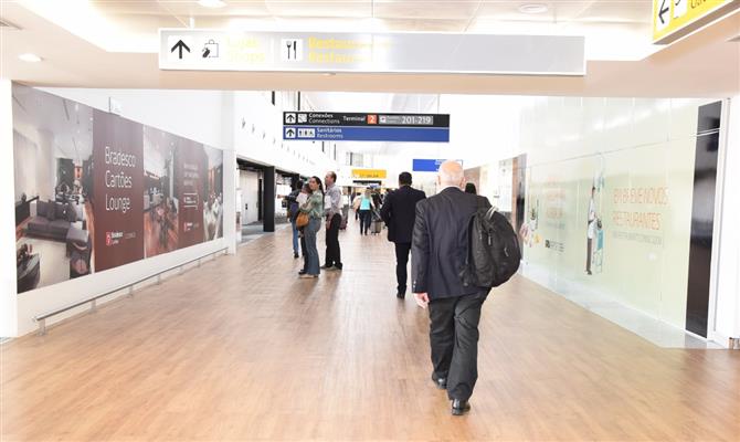 O aeroporto conta com 31 empresas nacionais e internacionais operando regularmente para 44 destinos fora do país