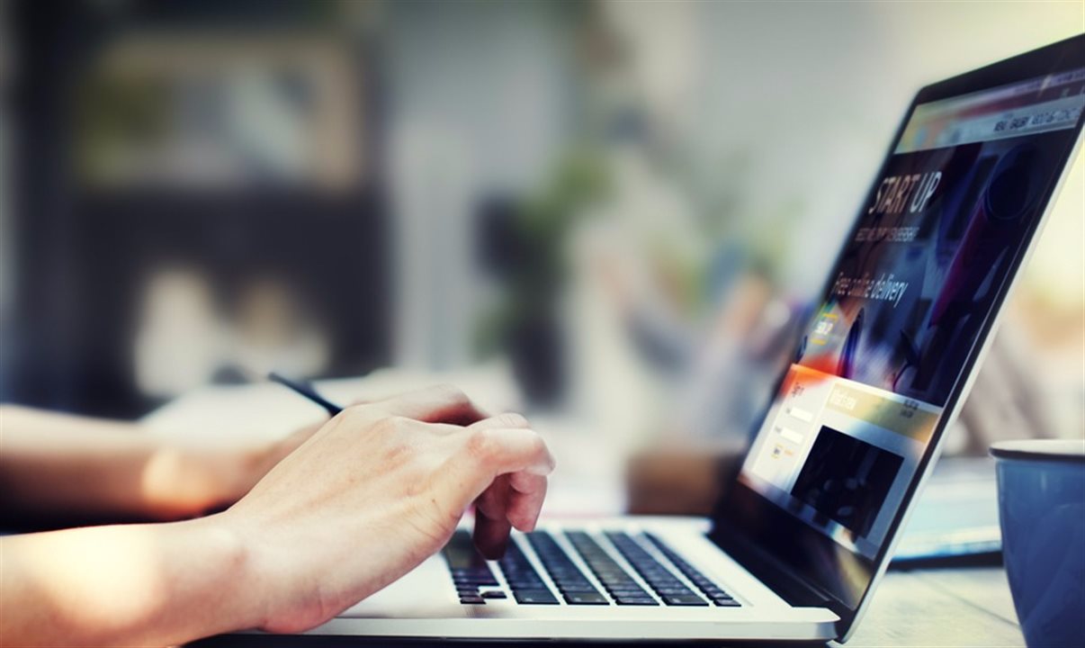 Viajantes pedem conselhos, recomendações e ajuda para os chatbots e agentes de IA na etapa de planejamento