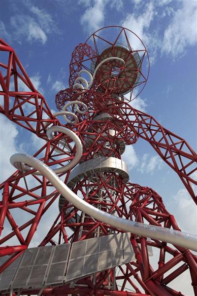 Londres ganhou destaque ao inaugurar o maior tobogã do mundo