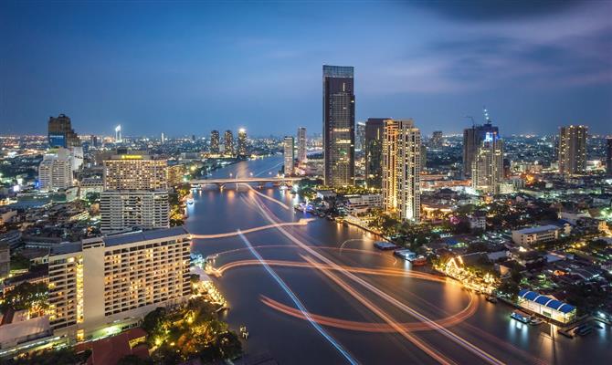 Bangcoc, capital da Tailândia, tem mais de dez milhões de habitantes