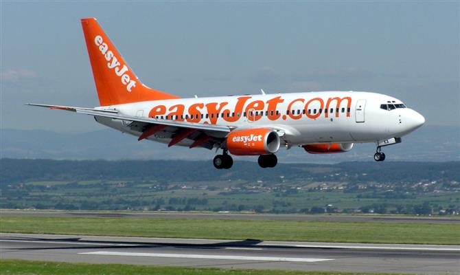 EasyJet demitiu aeromoça por comer sanduíche de bacon destinado à passageiros