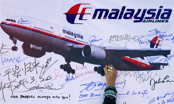 Orações pelos desaparecidos no voo da Malaysia em 2014