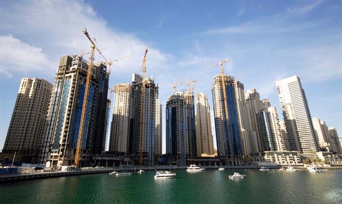Já a Arábia Saudita e os Emirados Árabes Unidos lideram a atividade de construção