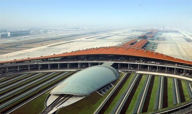 Aeroporto de Beijing já atingiu a capacidade total de seus terminais em 2013
