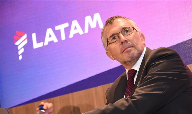 Enrique Cueto, CEO da Latam, analisa futuro do Brasil com cautela