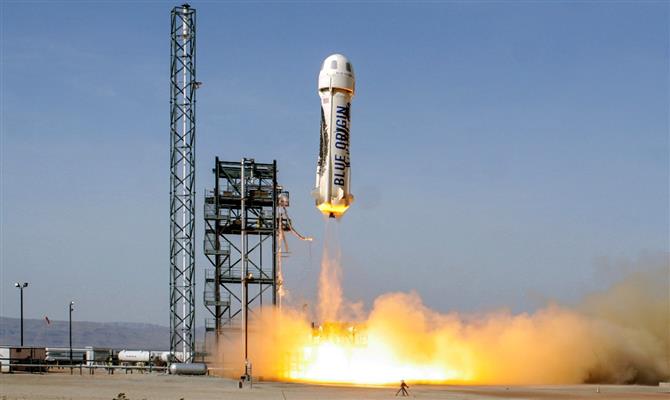 Blue Origin, do dono da Amazon Jeff Bezos, também está próximo de estrear voos comerciais