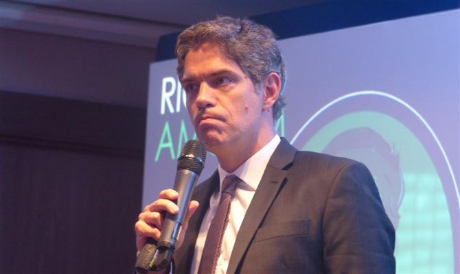 Ricardo Amorim encerrou o fórum da HRS
