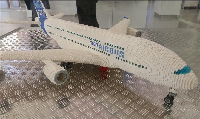 Réplica do Airbus 380 feita com peças de Lego