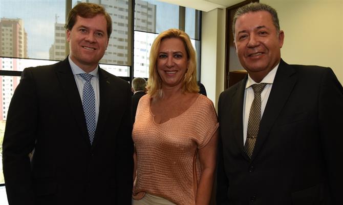 O ministro Marx Beltrão, a presidente do Cevec, Viviânne Martins, e o presidente do Conselho de Turismo da CNC, Alexandre Sampaio, na reunião que ocorreu na Fecomerio-SP