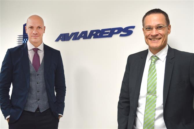 Marcelo Kaiser, gerente geral da Aviareps Brasil, e Oliver Kuechler, COO de Aviação da Aviareps