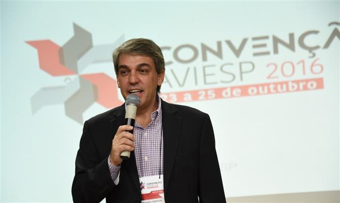 Presidente da Aviesp, Fernando Santos falou na abertura da convenção