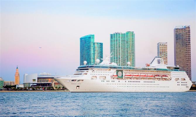 Informações anteriores relevam que a Royal Caribbean pretende estrear o Empress of the Seas em cruzeiros com destino à Cuba