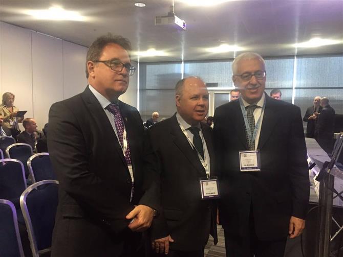Vinicius Lummertz,da Embratur, Eduardo Santos, embaixador do Brasil em Londres, e Marcio Favilla, da OMT