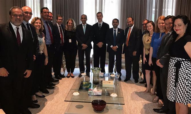 Os convidados do almoço na casa do cônsul dos Emirados Árabes Unidos