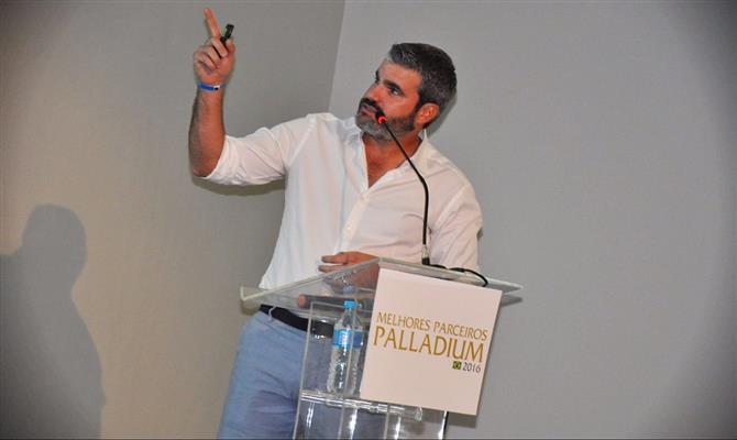 Jesus Sobrino é subdiretor do Palladium Hotel Group