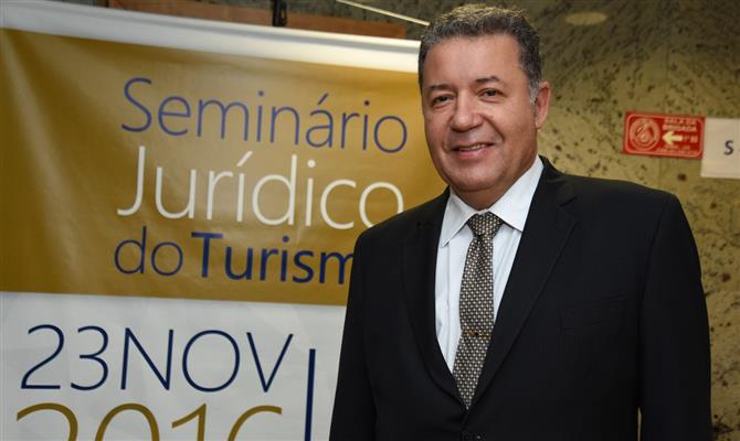 Alexandre Sampaio, presidente de conselho da CNC, durante Seminário Jurídico do Turismo