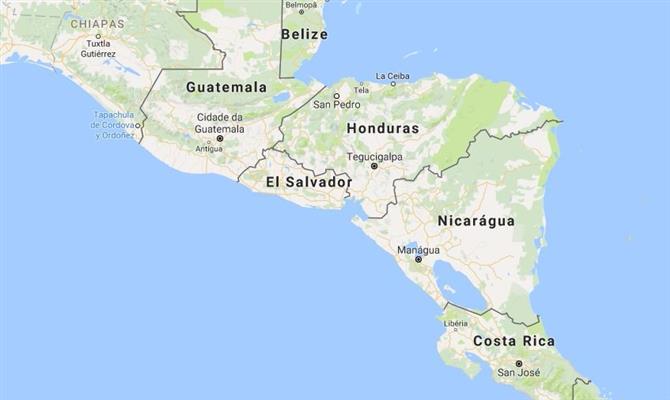 Atingida na costa oeste por um terremoto junto com El Salvador, e Nicarágua se prepara, ao leste, para a passagem do furacão Otto, que também ameaça a Costa Rica