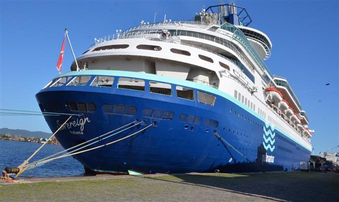 O navio Soberano, da Pullmantur, deu início à temporada de cruzeiros 2016/2017 no Brasil 