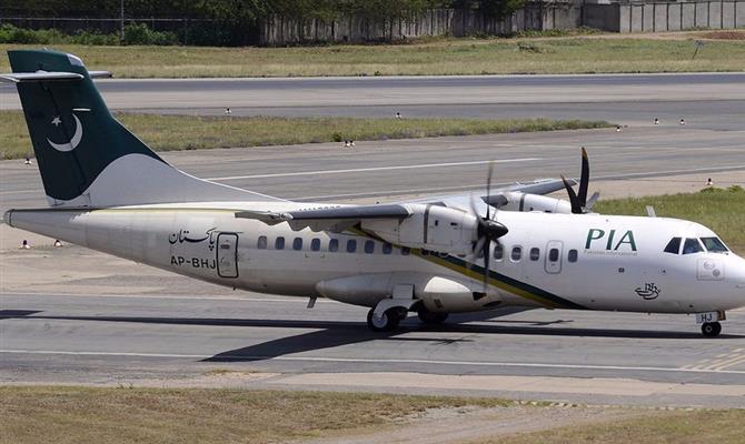 Um dos ATR 42 da PIA, modelo que caiu hoje no acidente no Paquistão
