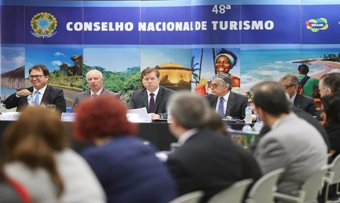 O ministro do Turismo, Marx Beltrão, fala durante a 48ª reunião do CNT