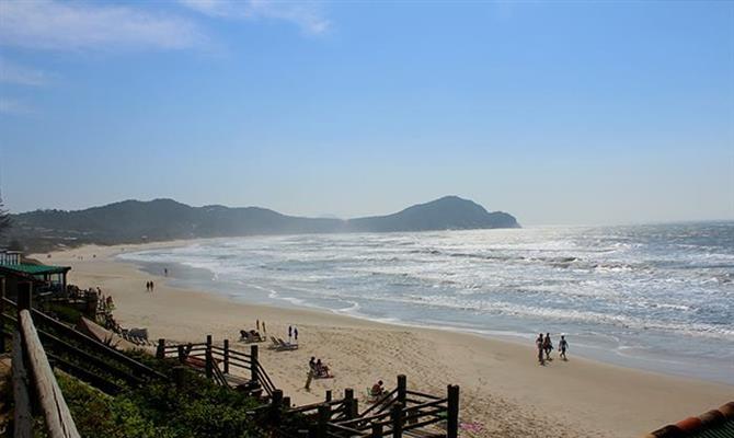 Praia do Rosa, em Santa Catarina, foi um dos destinos mais buscados 