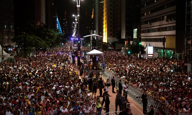 Mais de 1,7 milhão de pessoas compareceram para acompanhar a virada do ano na Avenida Paulista