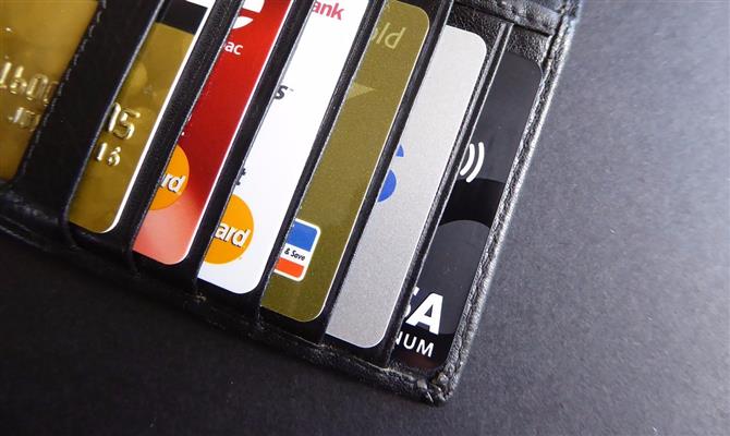 Cartão de crédito segue como uma das principais causas do endividamento
