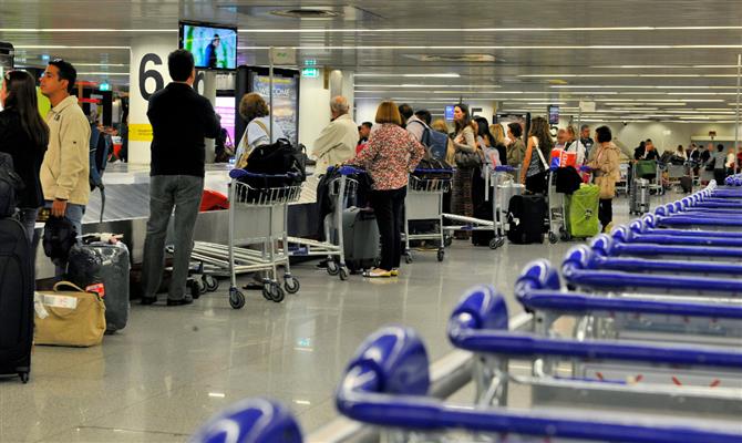 Os brasileiros, ao retornarem de Portugal, poderão pedir o reembolso de impostos em quiosques eletrônicos localizados nos aeroportos; na foto, o aeroporto de Lisboa
