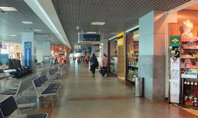 No Aeroporto de Salvador, Serão disponibilizados vagas específicas para ônibus e vans, além de reforços no terminal de passageiros