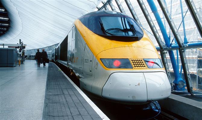 Eurostar possui rotas em trens de alta velocidade