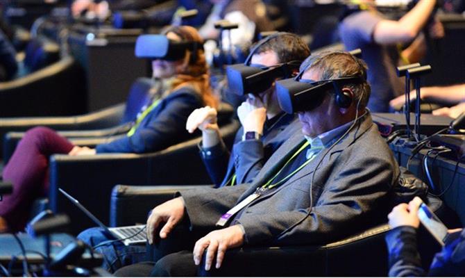 Apple desencadeará uma adoção mais rápida da tecnologia VR, diz Global Data