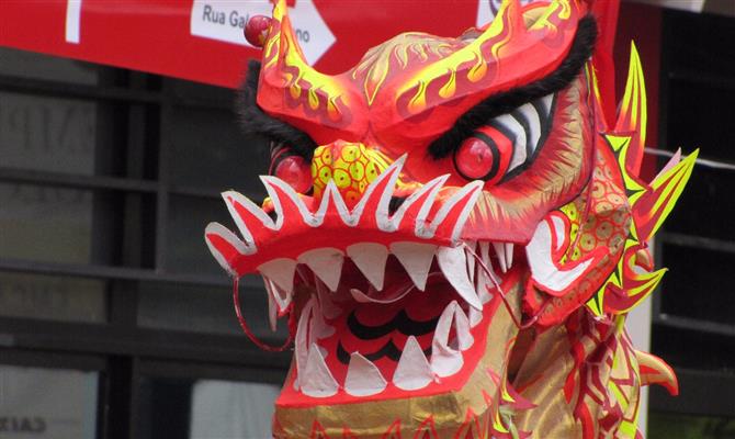 Reprodução do dragão chinês na celebração do ano novo do país