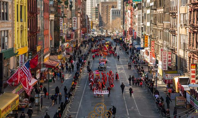 A região de Chinatown para na ocasião, para os desfiles de rua