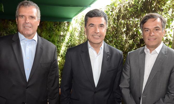 Manoel Nunes, regional key account da Mastercard, Roberto Medeiros, presidente da Multiplus, e Marcos Magalhães, diretor executivo do Itaú