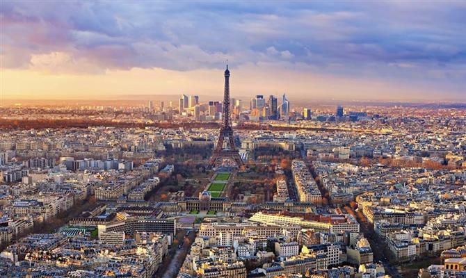 Vista da Torre Eiffel no topo da Torre Montparnasse