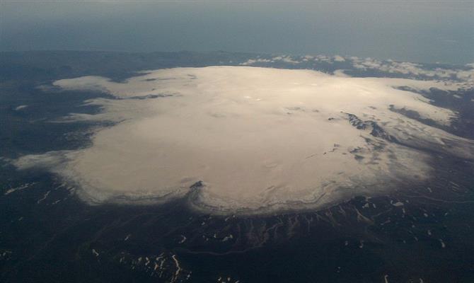 Mýrdalsjökull, geleira que cobre atualmente o vulcão Katla, que pode entrar em erupção