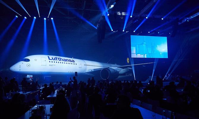 Novo avião A350-900 foi apresentado nesta sexta (3) pela companhia alemã