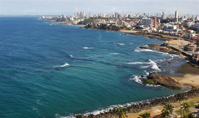 A capital Salvador é apenas um dos destinos com forte apelo na Bahia