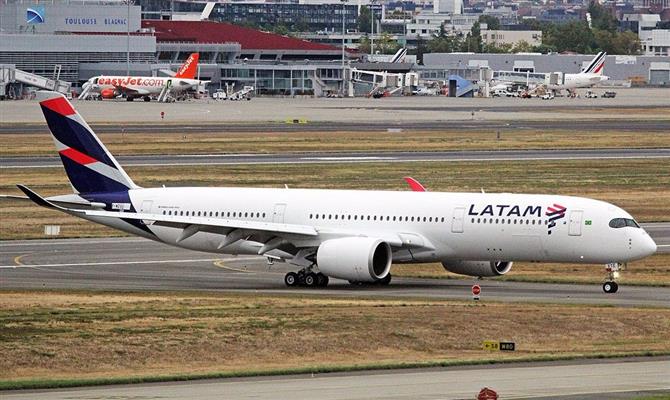 A350 da Latam. Companhia detém o maior share internacional no corporativo brasileiro