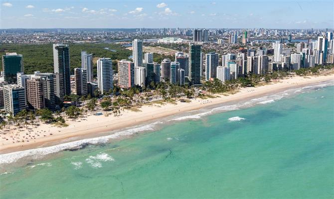 A Praia do Pina, em Recife, é um dos pontos turísticos de Pernambuco