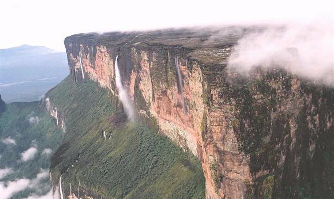 O Monte Roraima, na fronteira com Venezuela e Guiana, se tornou um produto conhecido do brasileiro após a novela Império