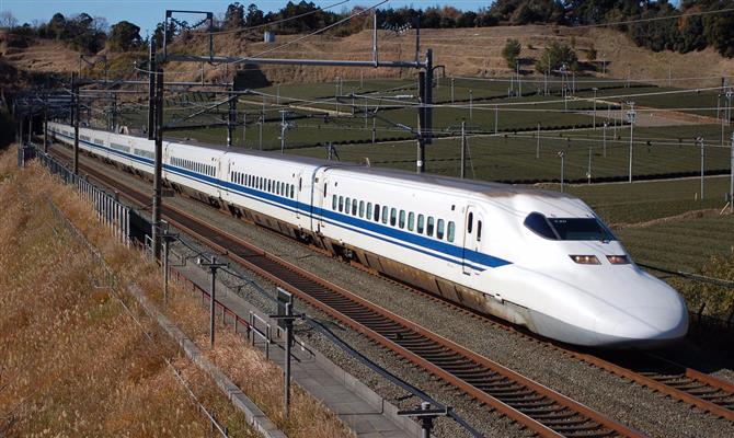 Shinkansen, trem bala japonês, modelo para a Índia