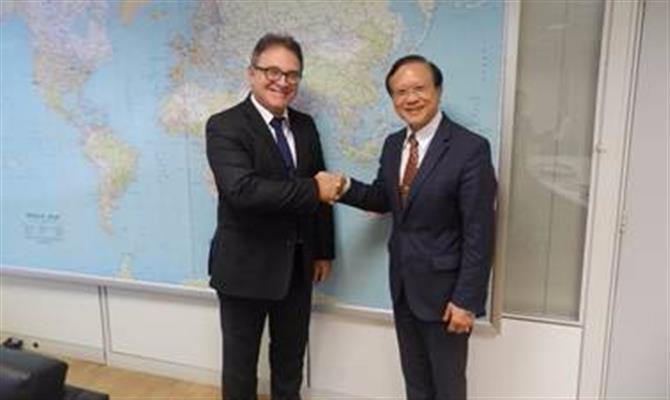 Lummertz recebe o embaixador taiwanês