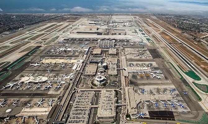 Vista aérea do aeroporto internacional de Los Angeles