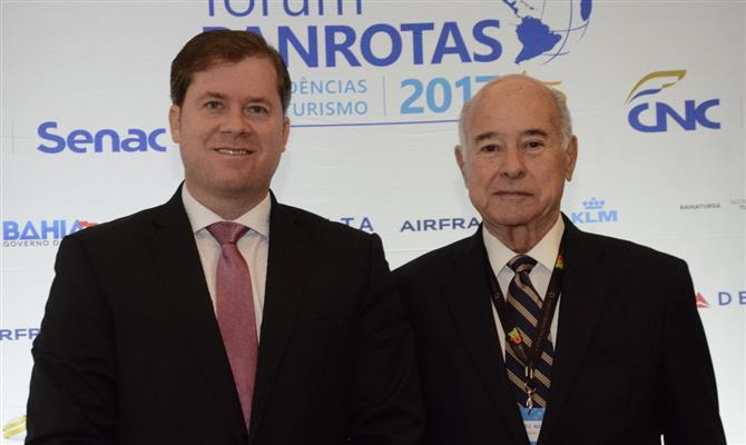 O ministro do Turismo, Marx Beltrão, com Guillermo Alcorta, da PANROTAS