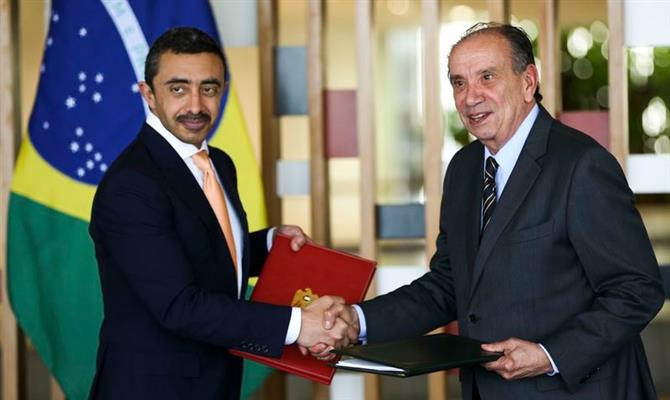 O ministro do EAU, Xeique Abdullah Bin Sultan Al Nahyan, com o ministro das Relações Exteriores brasileiro, Aloysio Nunes Ferreira