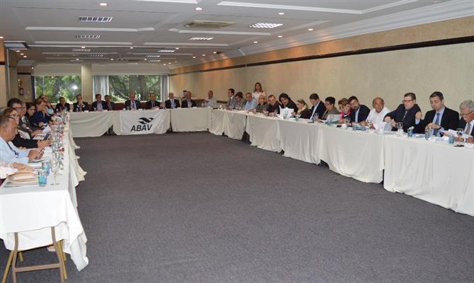 O encontro contou com a presença de representantes da Gol, Serra Verde Express, Rede Mabu Hotéis & Resorts e Curitiba Turismo