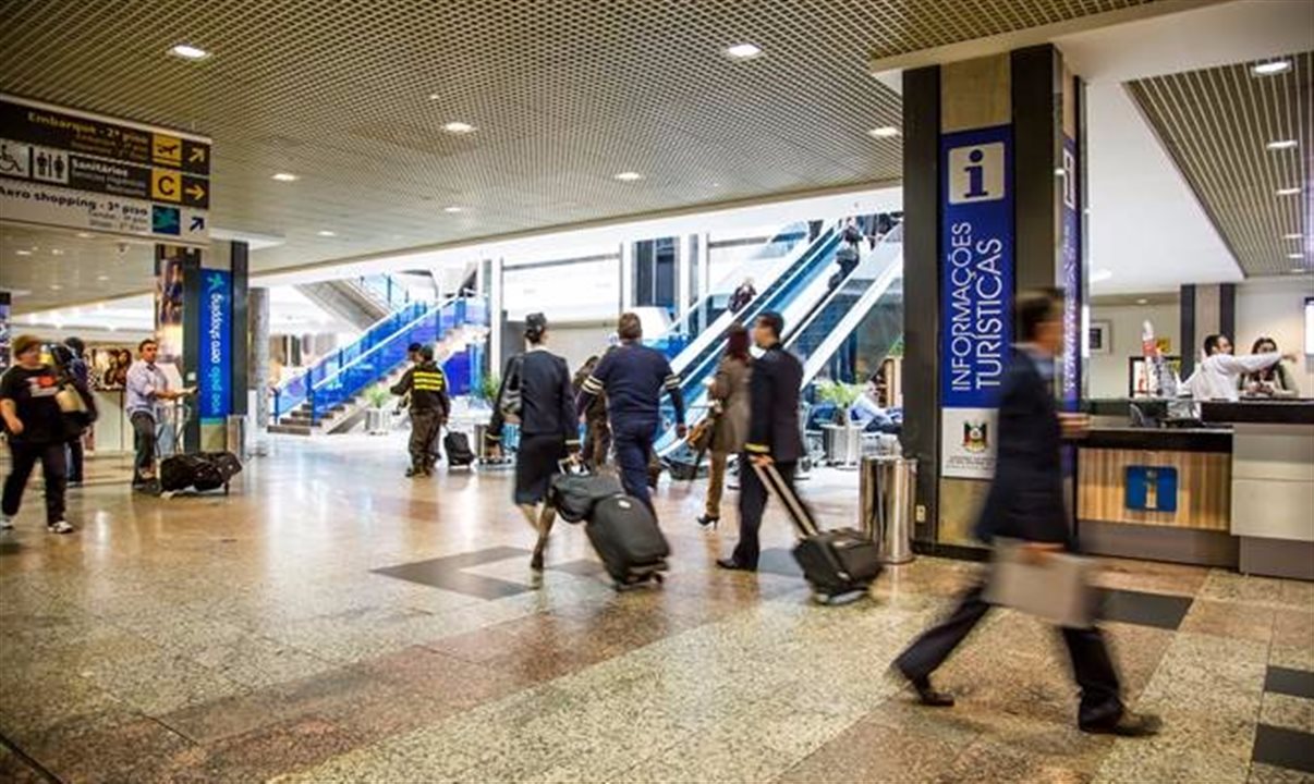 Aeroporto de Porto Alegre segue com operações suspensas até pelo menos 10 de maio